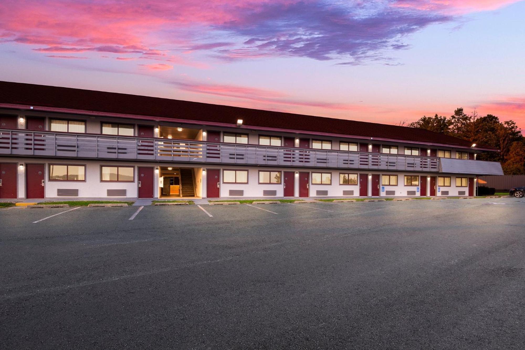 Red Roof Inn Binghamton - Johnson City Екстер'єр фото